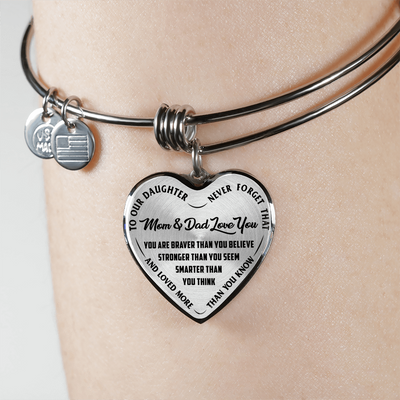 TO OUR DAUGHTER, YOU ARE BRAVER, MOM & DAD LOVE YOU - GOLD AND SILVER FINISHED HEART SHAPED BANGLE BRACELET (BLACK TEXT ON TRANSPARENT)