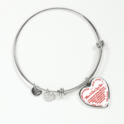 TO OUR DAUGHTER, MOM & DAD LOVE YOU, NEVER FORGET THAT - GOLD AND SILVER FINISHED HEART SHAPED NECKLACE AND BANGLE BRACELET (RED TEXT ON WHITE) EO