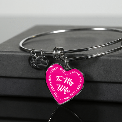 TO MY WIFE (WHITE TEXT ON PINK) SILVER OR GOLD FINISHED HEART SHAPED BANGLE BRACELET - podprintz.com