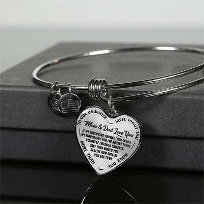 TO OUR DAUGHTER, MOM & DAD LOVE YOU, NEVER FORGET THAT - GOLD AND SILVER FINISHED HEART SHAPED NECKLACE AND BANGLE BRACELET(BLACK TEXT ON TRANSPARENT) EO